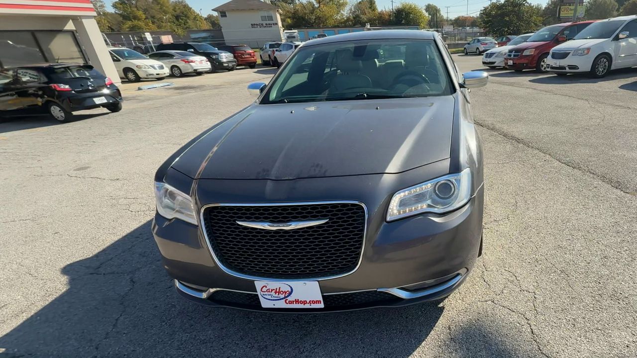 2018 Chrysler 300 Limited photo 2