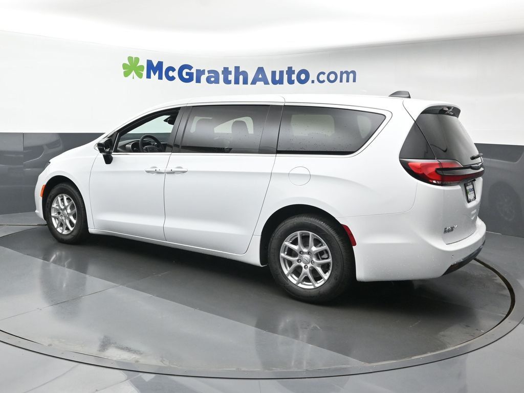 2026 Chrysler Pacifica photo 19