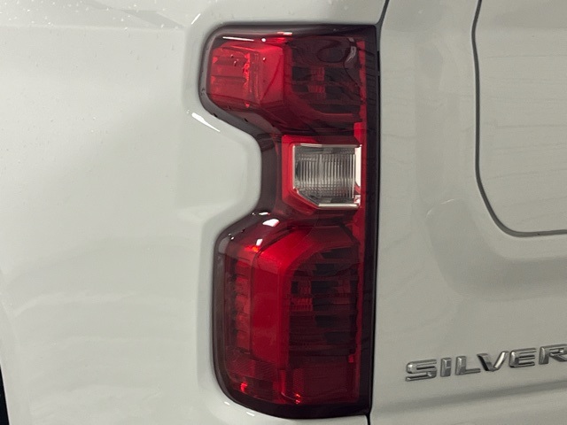2024 Chevrolet Silverado 1500 Custom photo 3