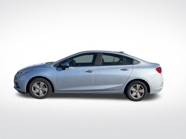 2017 Chevrolet Cruze LS photo 2