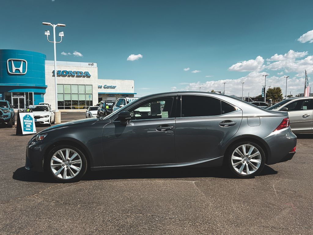 2016 Lexus IS 200t photo 10