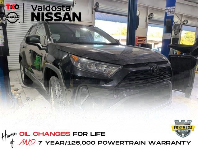 2021 Toyota RAV4 LE's photo