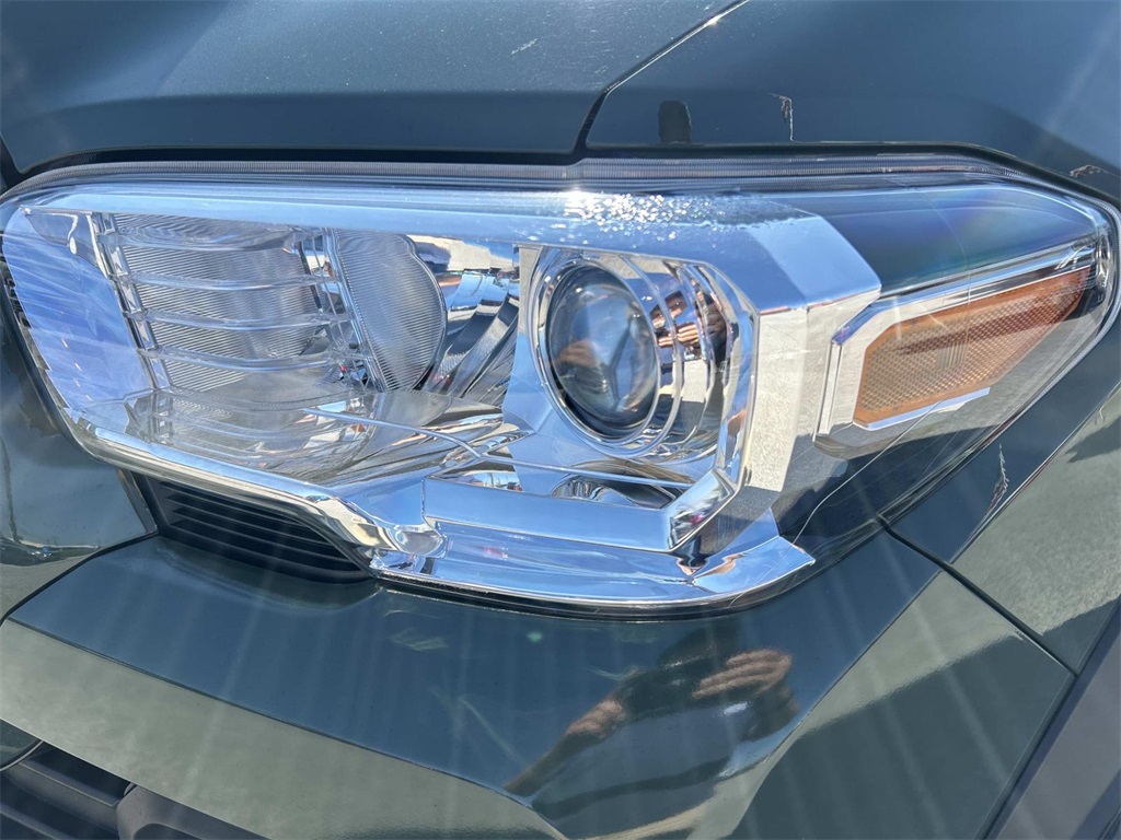 2021 Toyota Tacoma SR5 photo 10