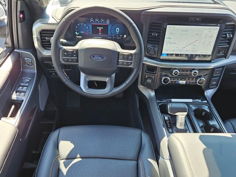 2025 Ford F-150 Lariat photo 6