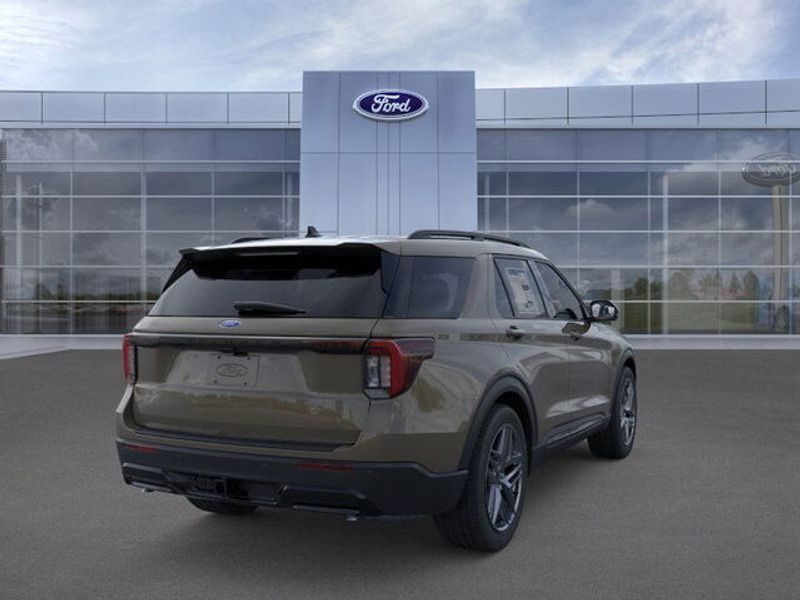 2026 Ford Explorer ST-Line photo 4