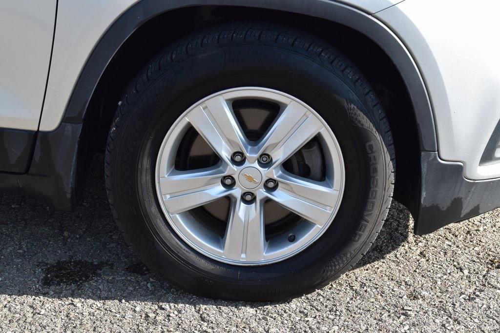 2020 Chevrolet Trax LS photo 4