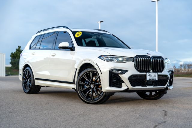 2022 BMW X7 M50i's photo