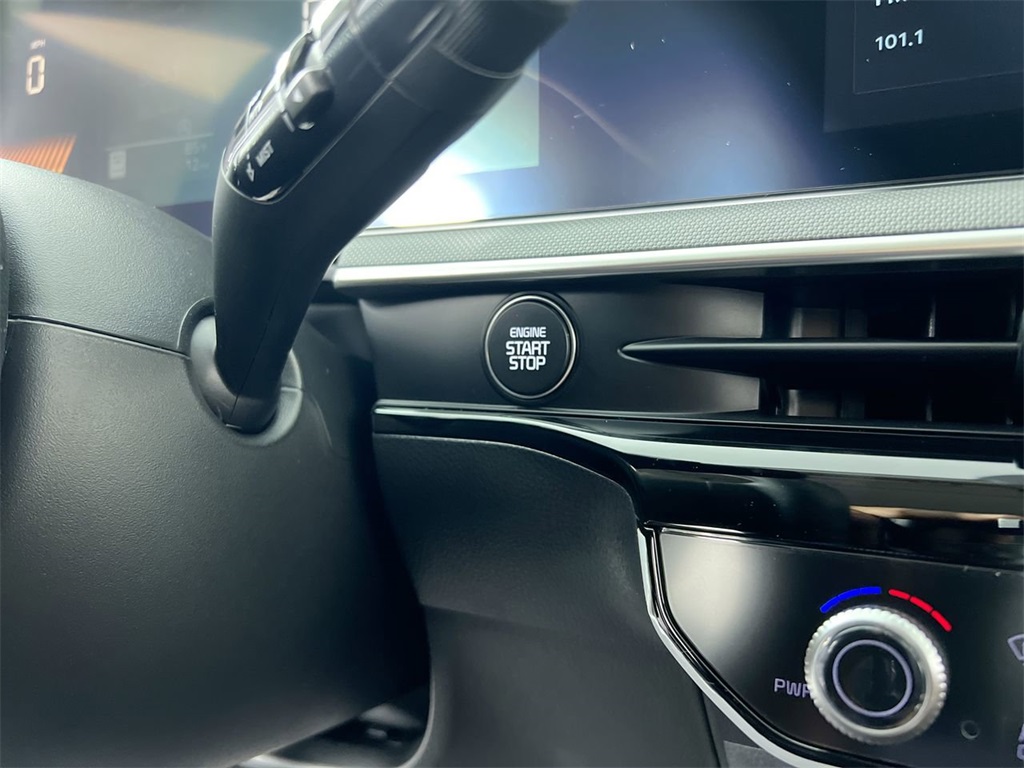 2025 Kia K5 LXS photo 19