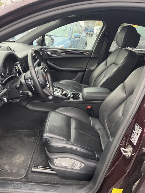 2023 Porsche Macan T photo 2