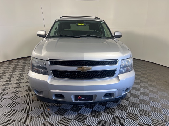 2011 Chevrolet Avalanche LS photo 2