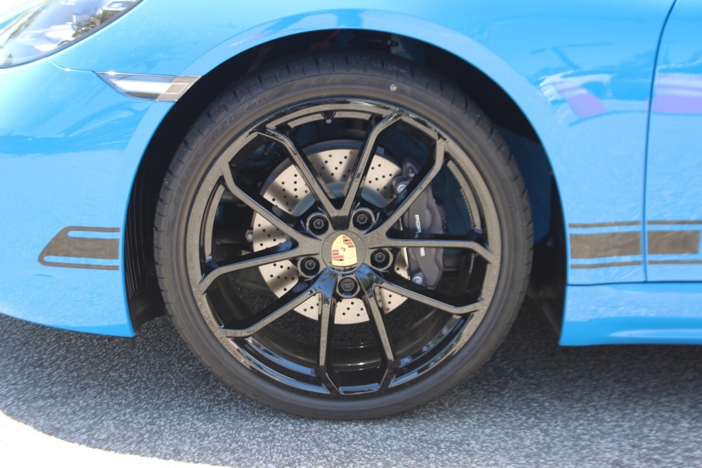 2025 Porsche Cayman photo 13