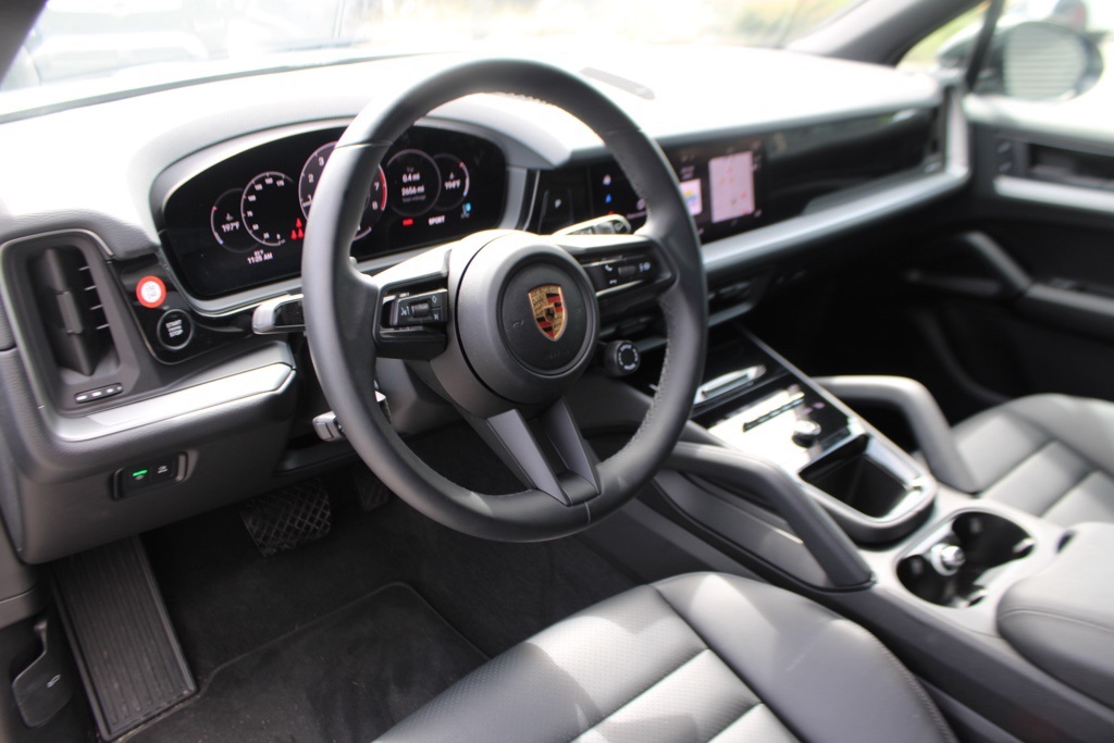 2024 Porsche Cayenne Base photo 4