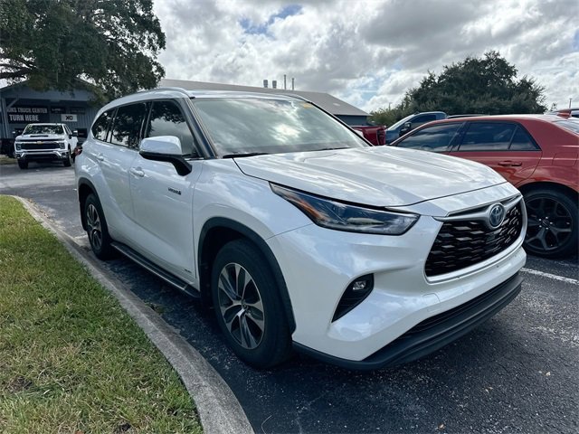 2021 Toyota Highlander Hybrid XLE photo 3