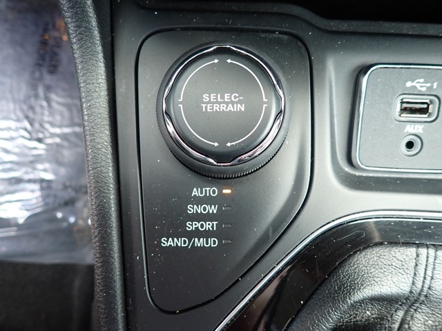 2020 Jeep Cherokee Altitude photo 13