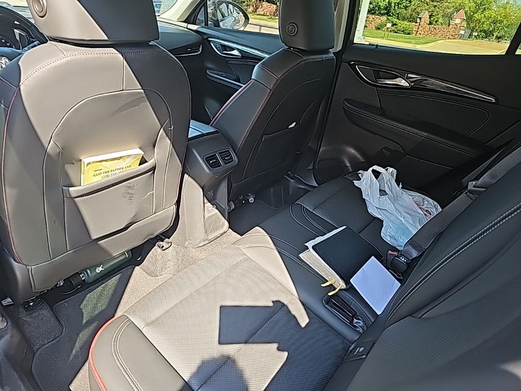 2023 Buick Envision Essence photo 18