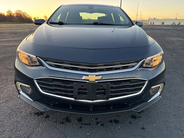 2017 Chevrolet Malibu 1LT photo 2