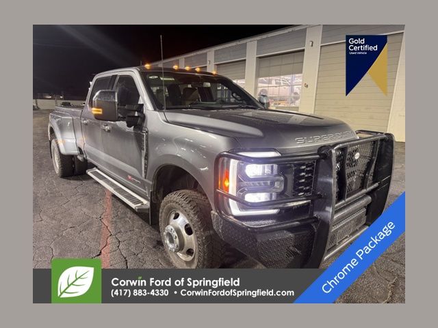 2023 Ford F-350 Super Duty Lariat's photo