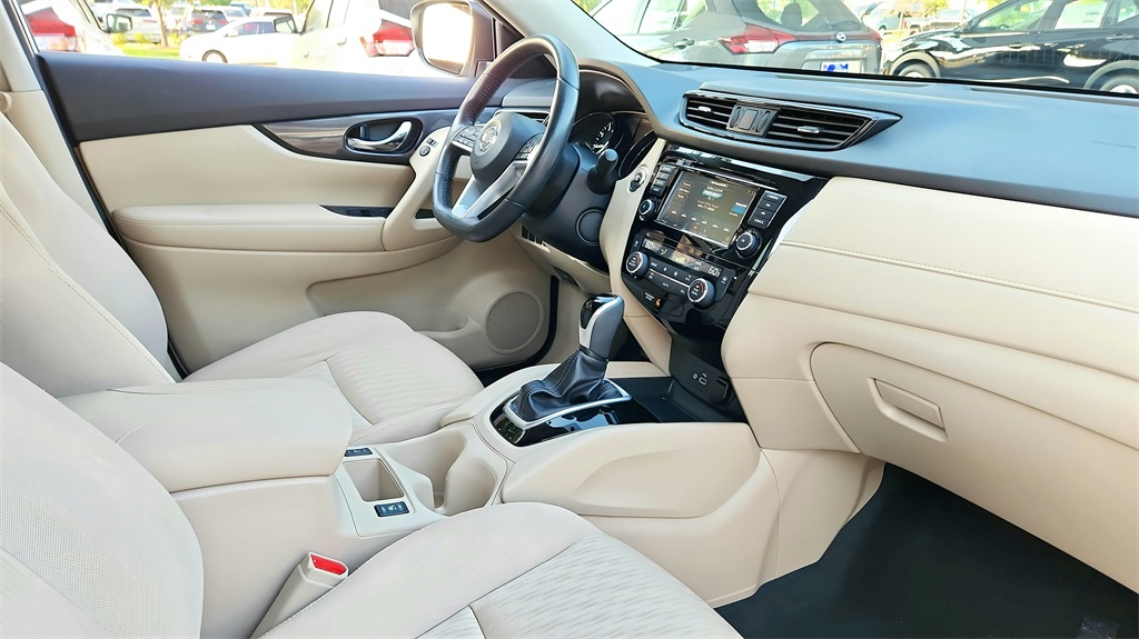 2017 Nissan Rogue SV photo 27