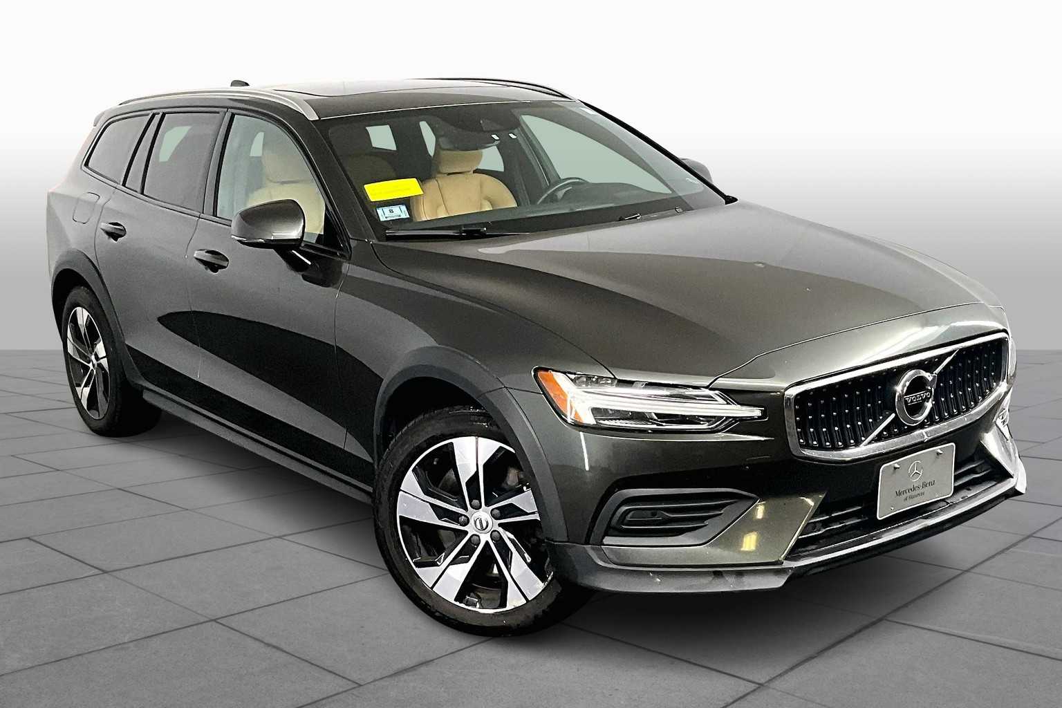 2020 Volvo V60 Cross Country photo 2