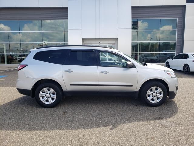 2017 Chevrolet Traverse LS photo 8