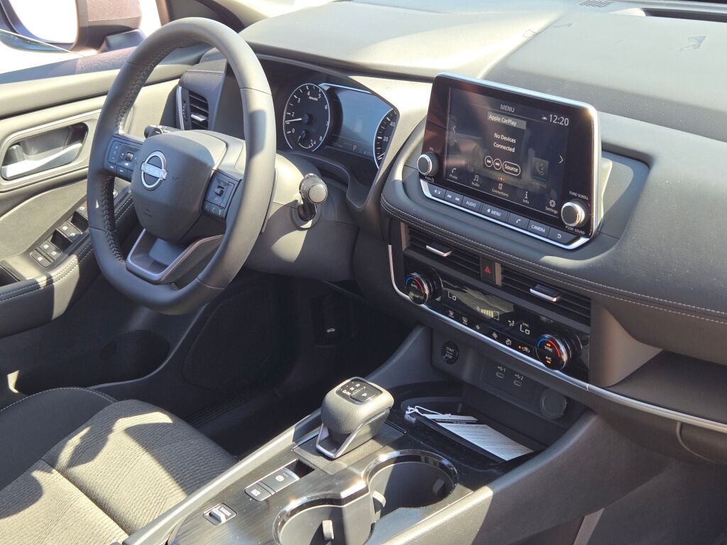 2026 Nissan Rogue SV photo 5