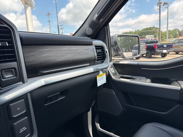 2025 Ford F-150 Lariat photo 31