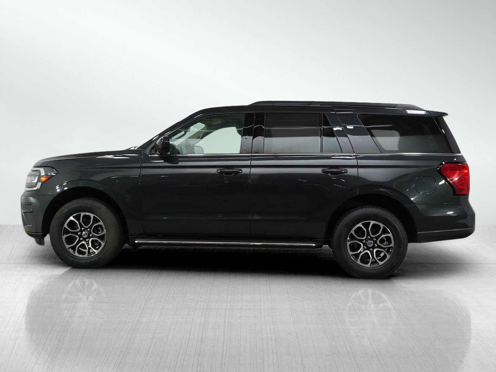 Used 2023 Ford Expedition XLT with VIN 1FMJU1J86PEA59419 for sale in Minneapolis, Minnesota