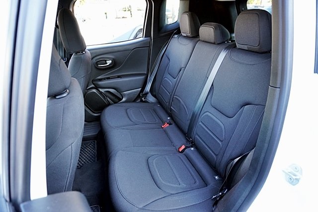 Certified Used 2022 White Jeep Latitude image 15