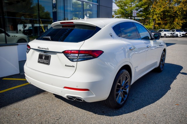 2024 Maserati Levante GT photo 7