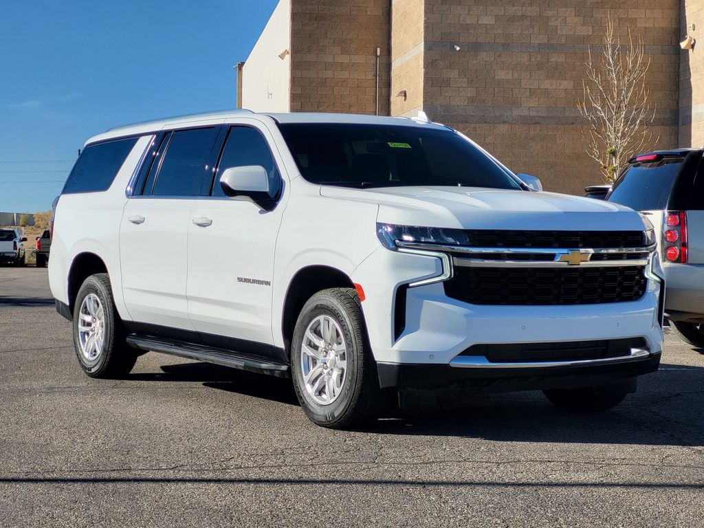 2022 Chevrolet Suburban LS photo 2