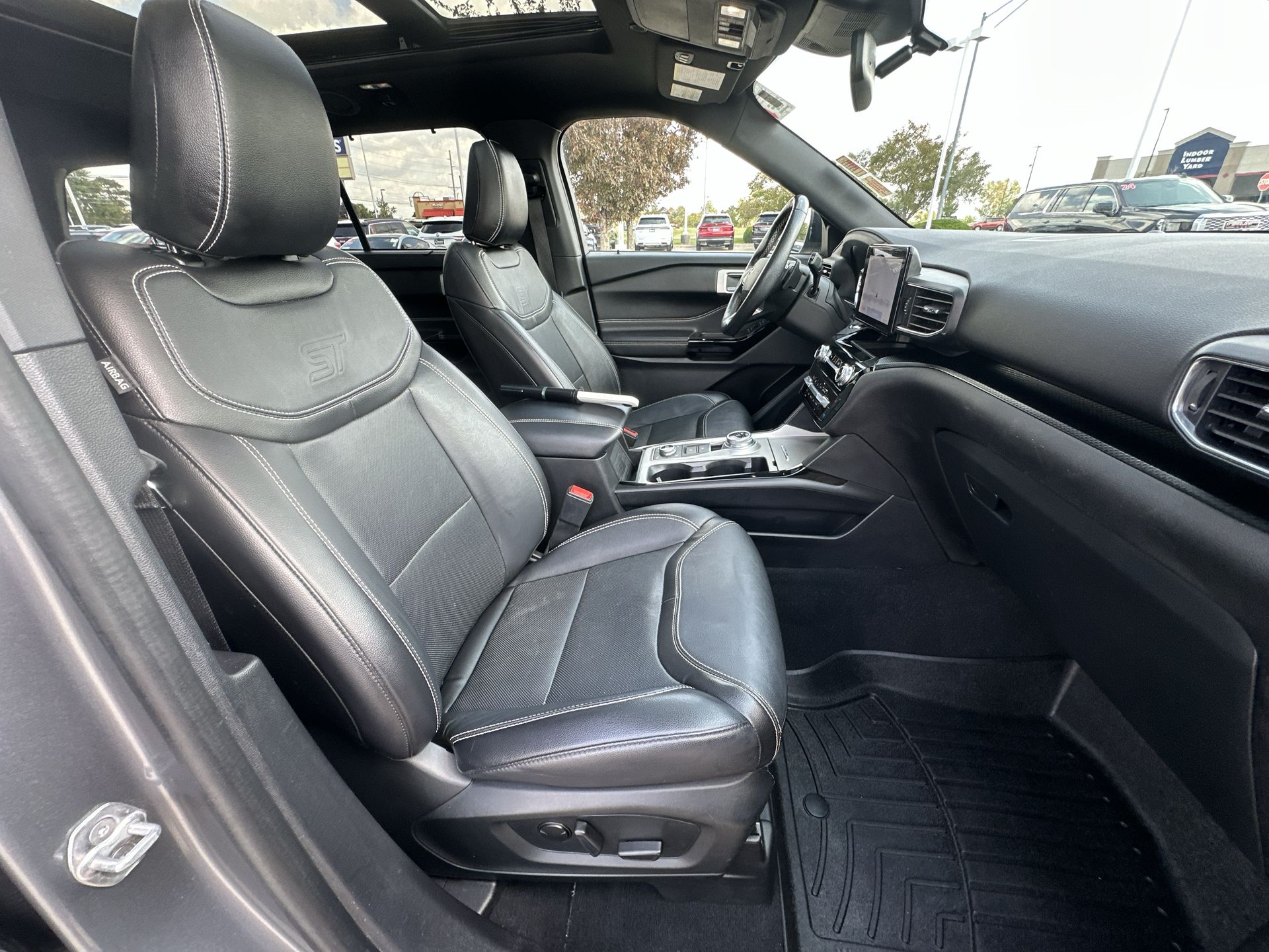 2022 Ford Explorer ST photo 26