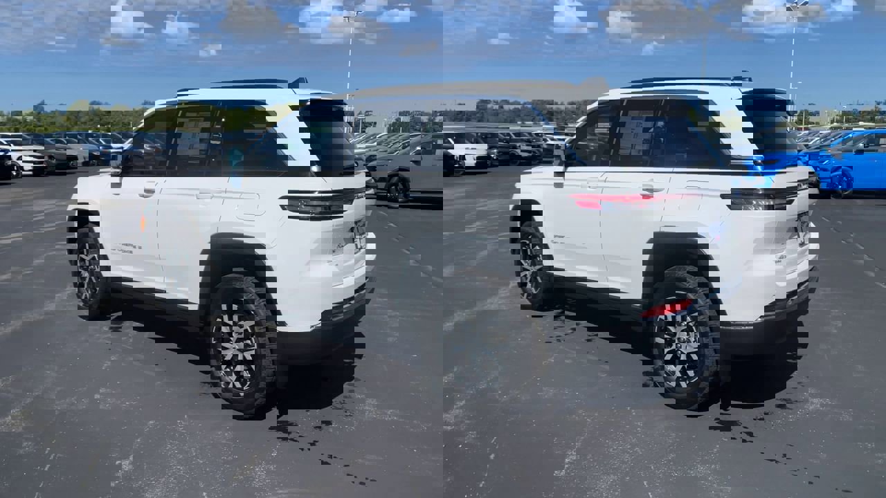 2024 Jeep Grand Cherokee Limited photo 3