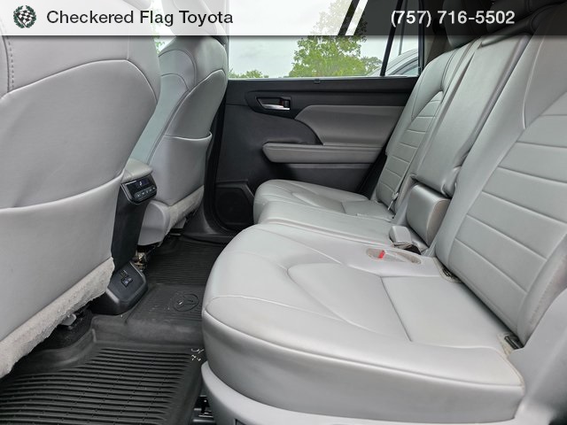 2022 Toyota Highlander XLE photo 18