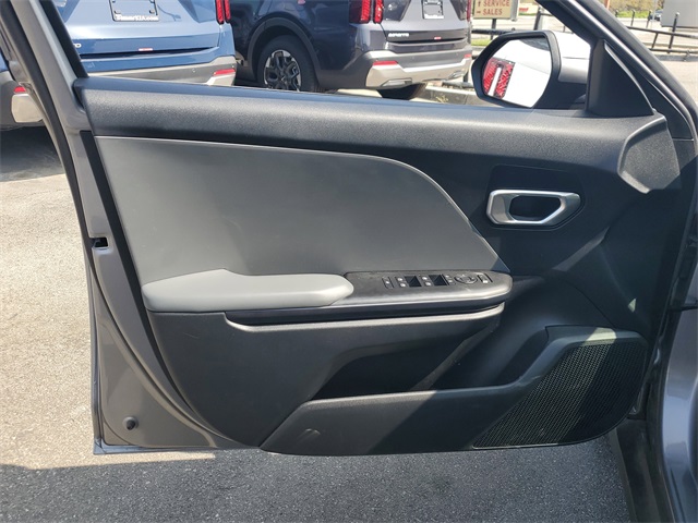 2025 Kia K4 LXS photo 13