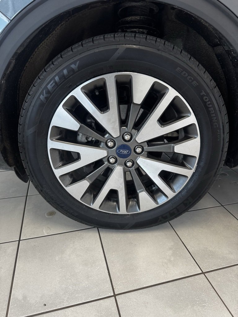 2020 Ford Escape Titanium Hybrid photo 22