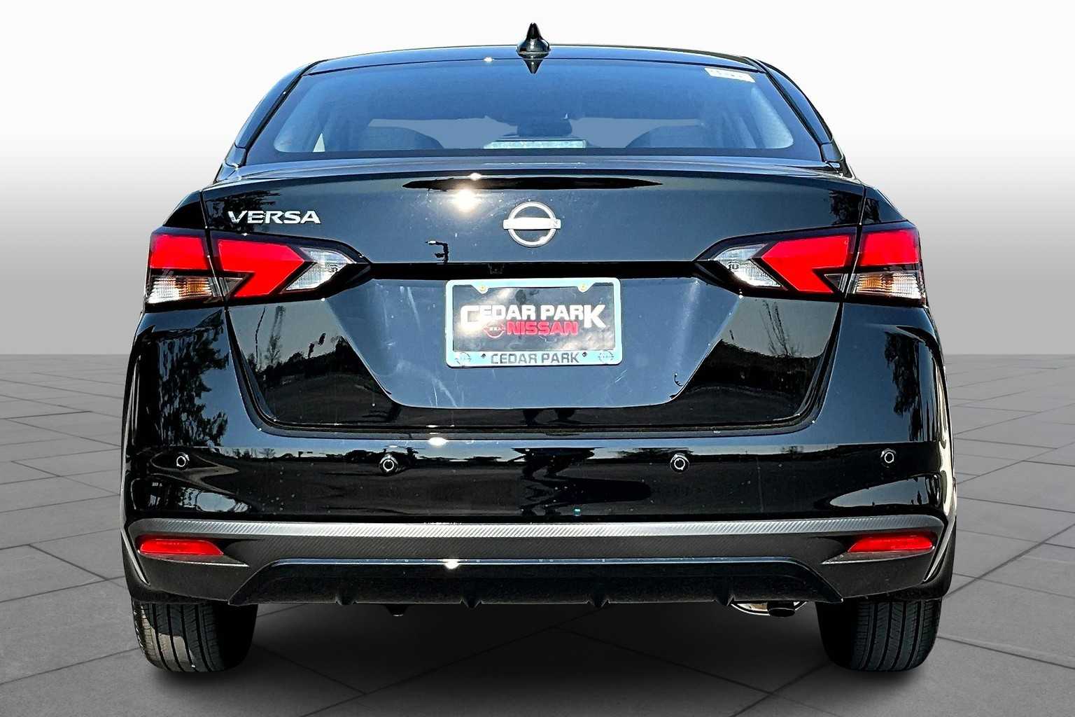 2025 Nissan Versa SV photo 4