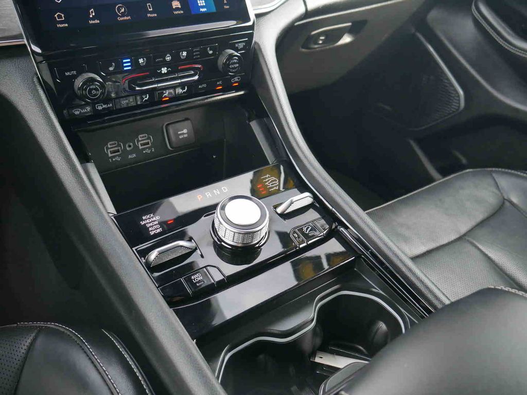 2024 Jeep Grand Cherokee Overland photo 34