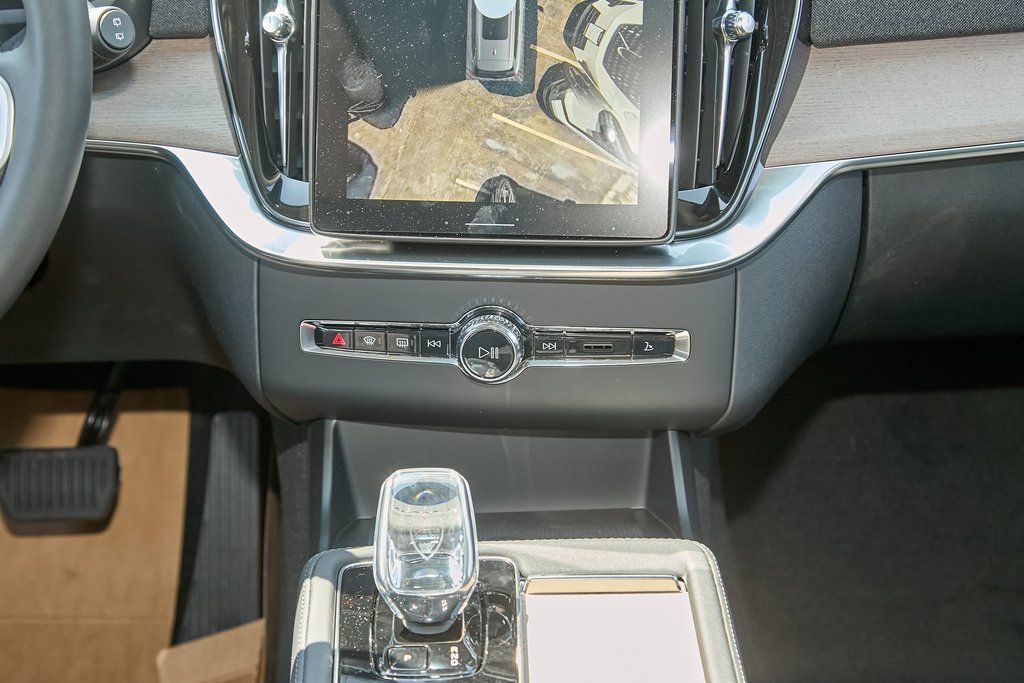 2026 VOLVO XC90 - Image 24