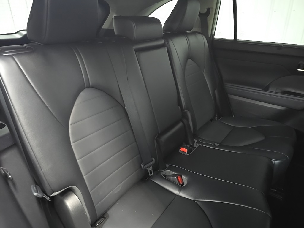 2022 Toyota Highlander XLE photo 17