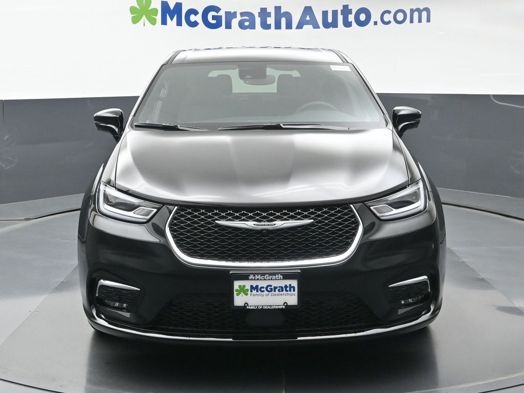 2026 Chrysler Pacifica photo 3