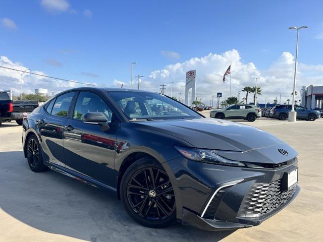 2025 Toyota Camry SE's photo