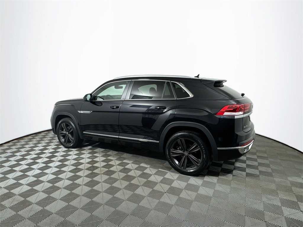 2022 Volkswagen Atlas Cross Sport V6 SEL R-Line photo 2