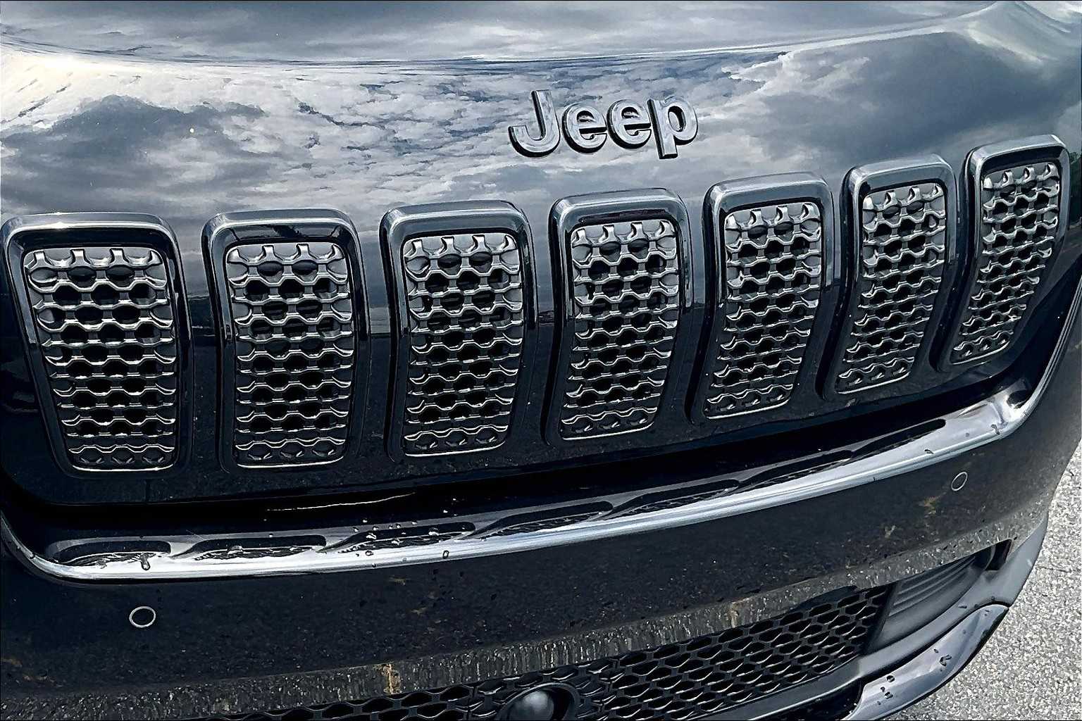 2023 Jeep Cherokee Altitude Lux photo 24