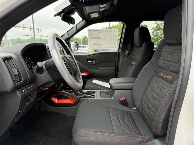 2025 Nissan Frontier PRO-4X photo 6