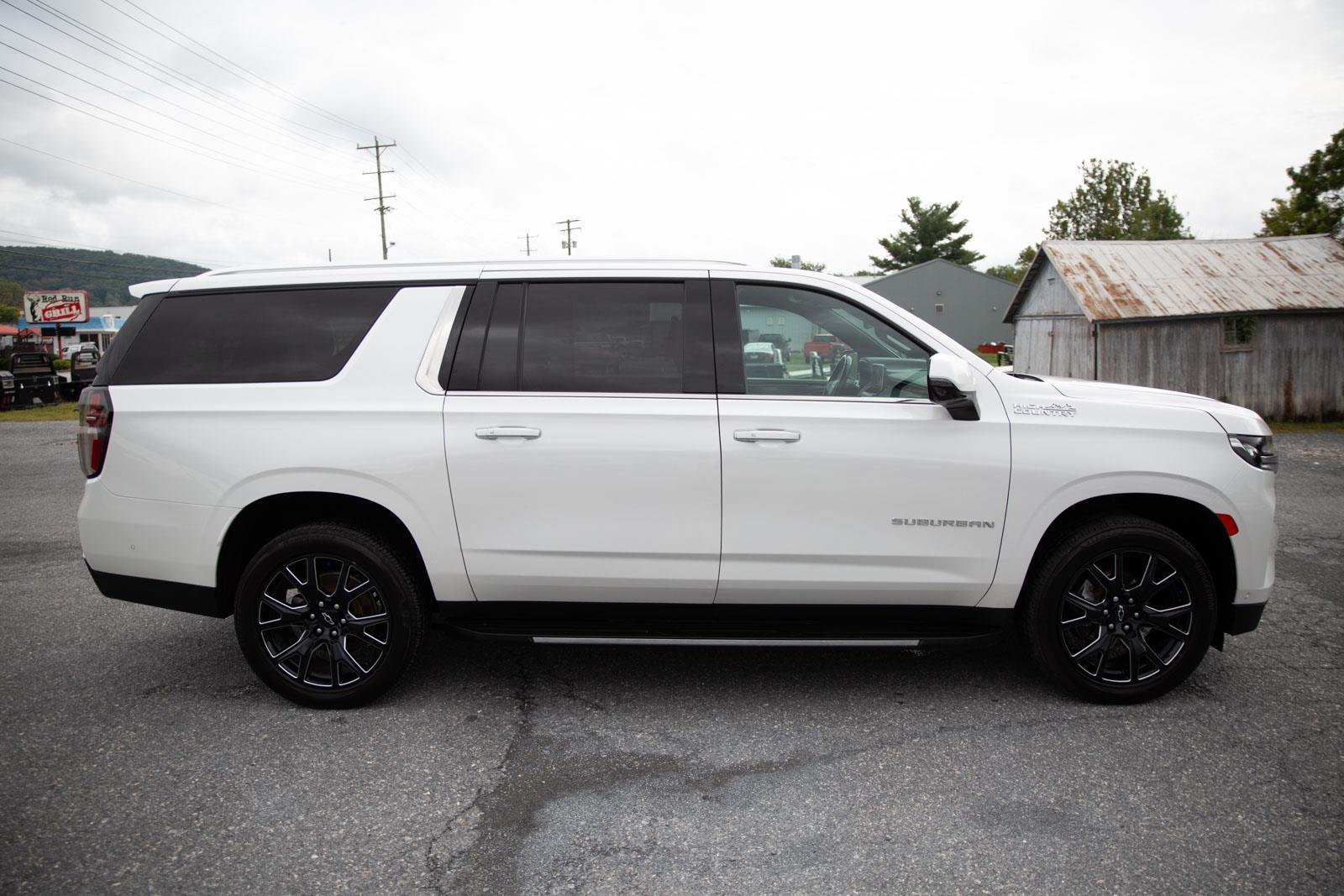 2023 Chevrolet Suburban High Country photo 2