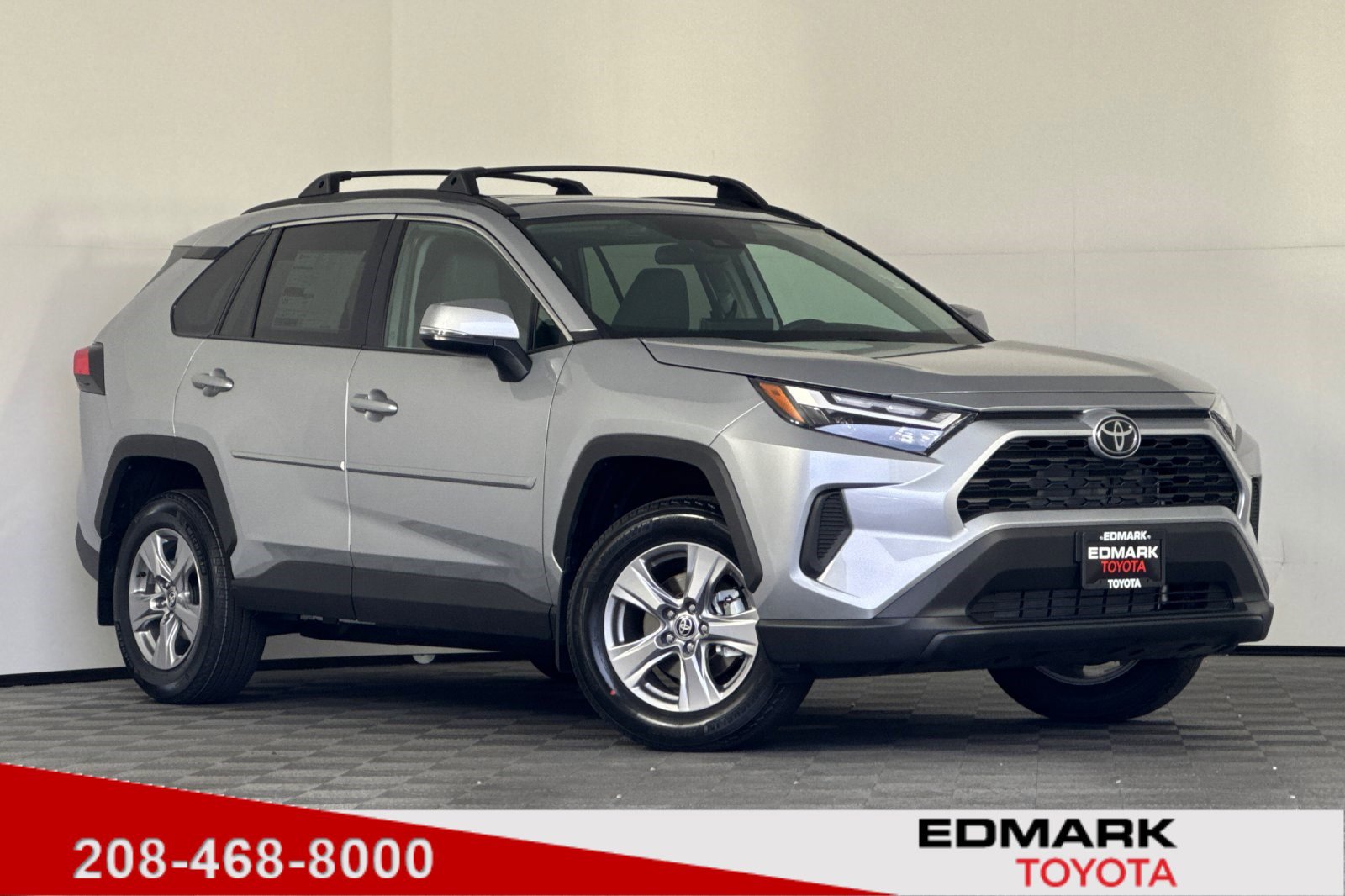 2025 Toyota RAV4 XLE's photo
