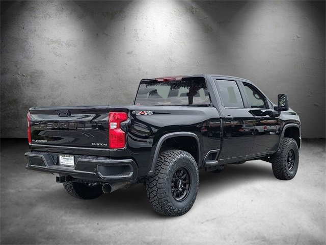 2025 Chevrolet Silverado 2500HD Custom photo 3