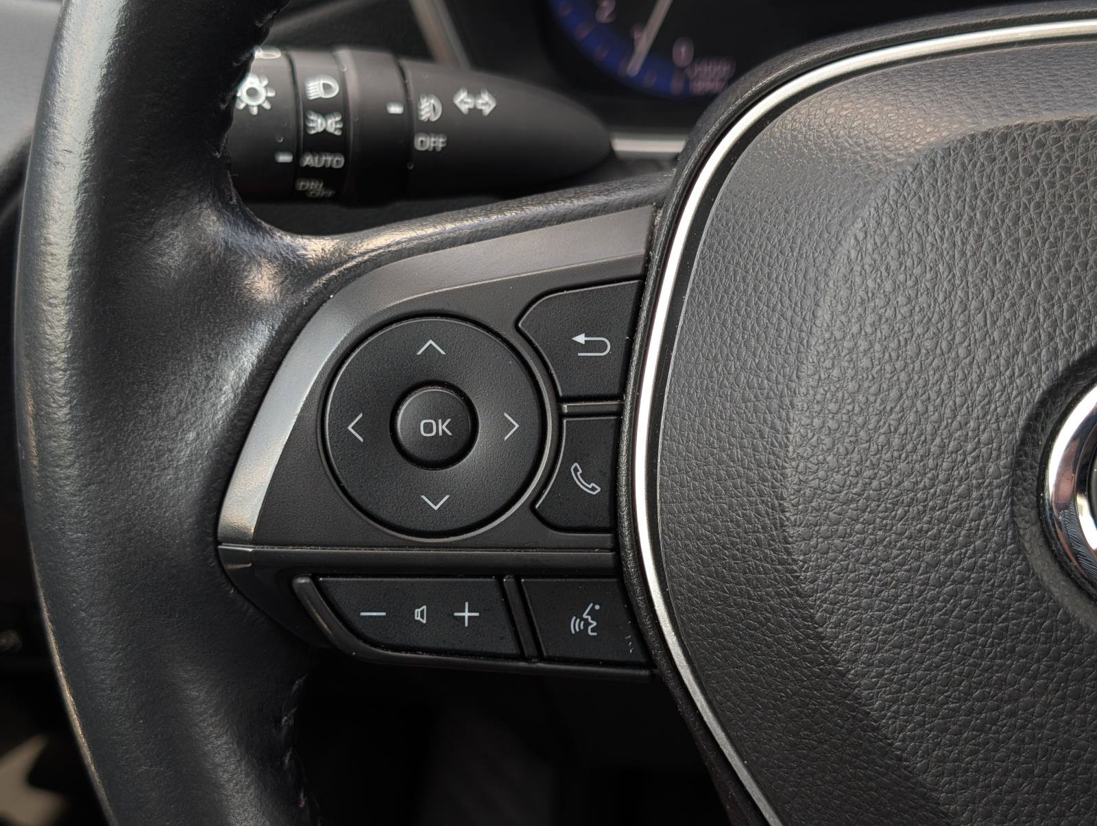 2022 Toyota Corolla Cross XLE photo 15