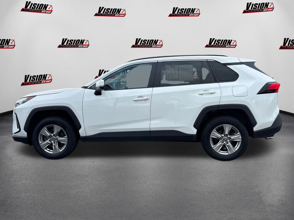 2022 Toyota RAV4 XLE photo 6