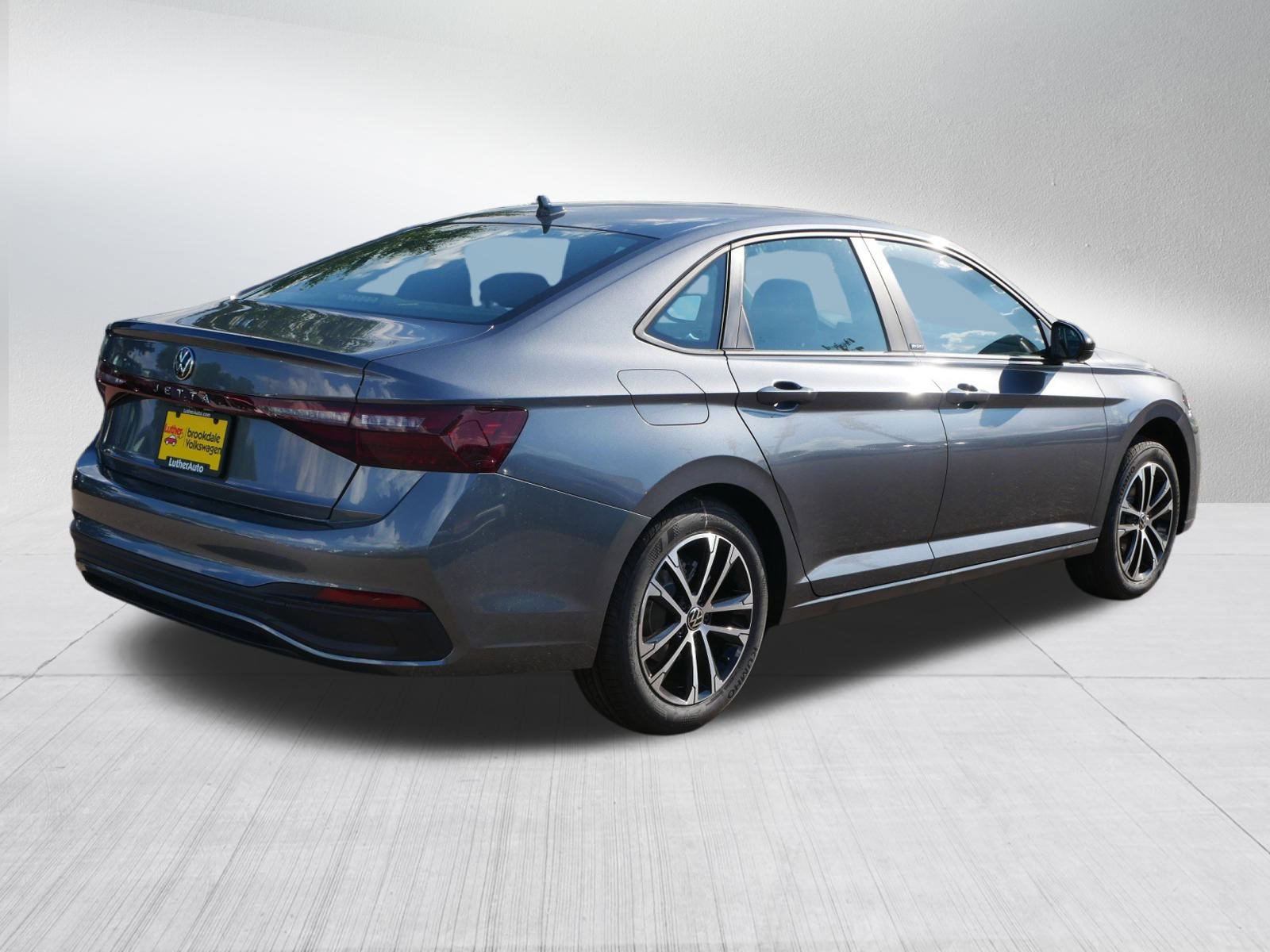 2025 Volkswagen Jetta Sport photo 3